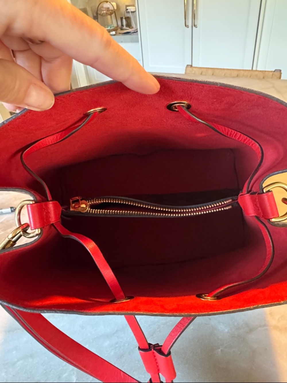 Louis Vuitton Monogram NeoNoe MM Bag with Red Trim and Strap - Picture 5 of 7